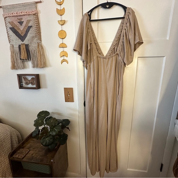 NWT size LARGE on repeat open back ruffle jumpsuit Three Bird Nest - Picture 8 of 8